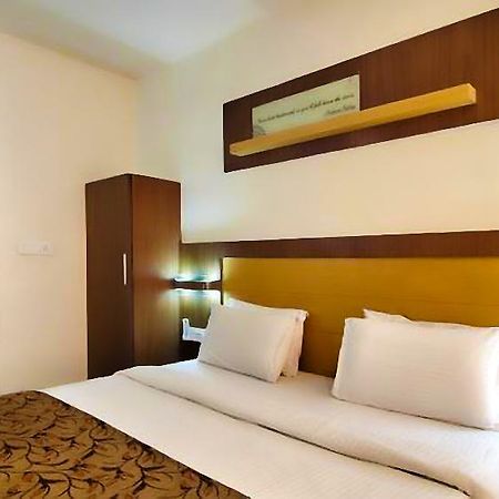 Continental Park Hotel Vijayawāda Esterno foto