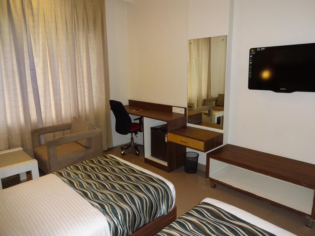 Continental Park Hotel Vijayawāda Esterno foto