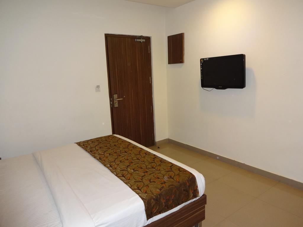 Continental Park Hotel Vijayawāda Esterno foto