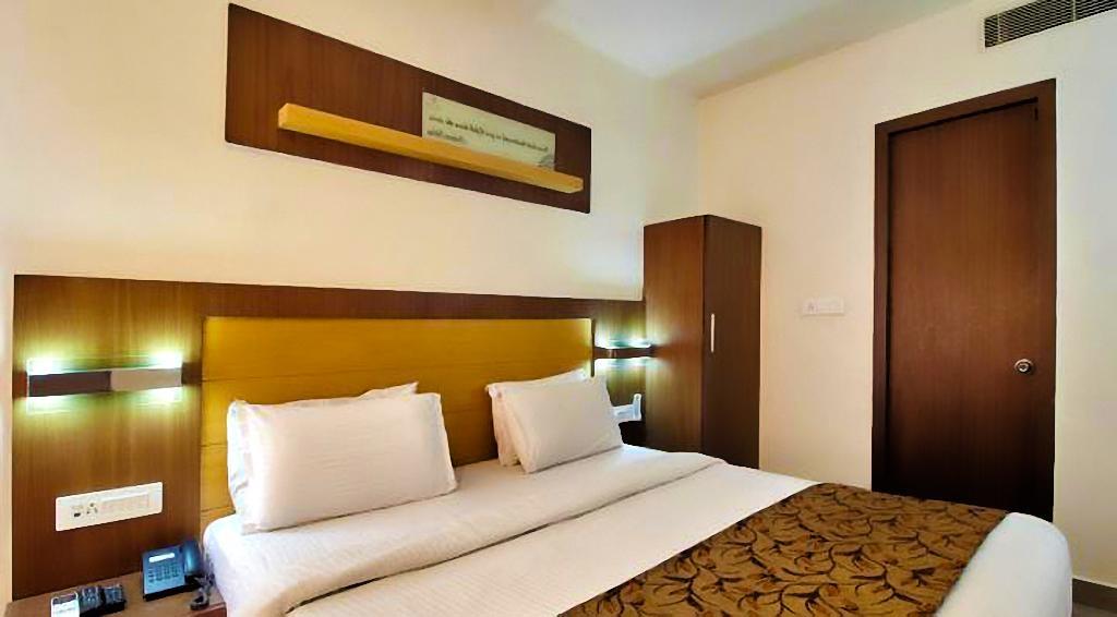 Continental Park Hotel Vijayawāda Esterno foto