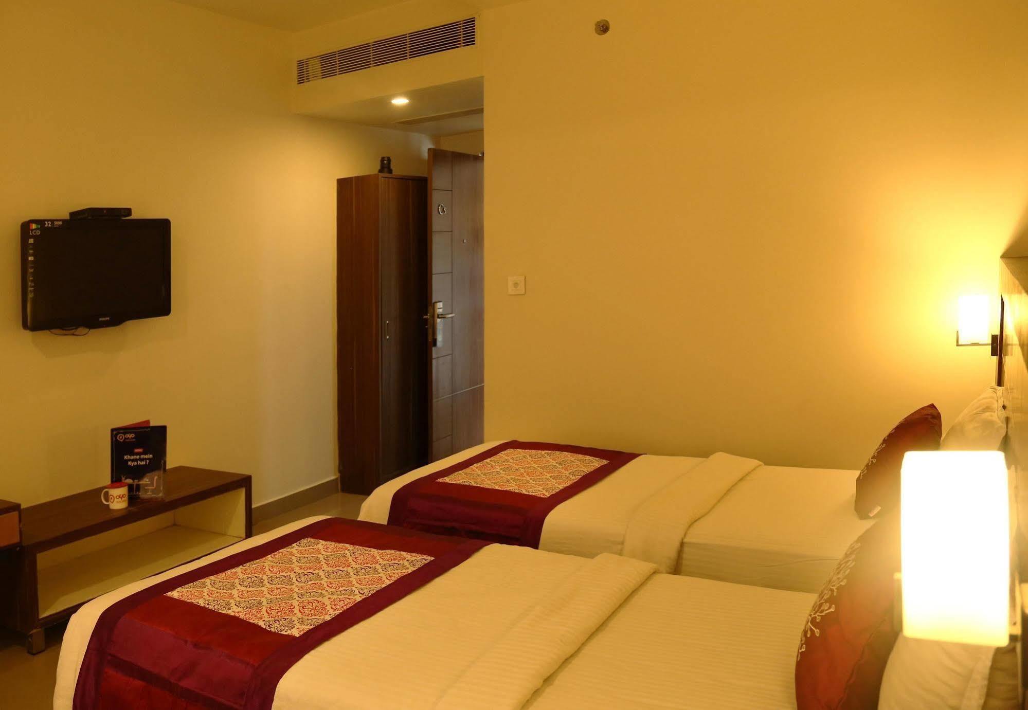 Continental Park Hotel Vijayawāda Esterno foto