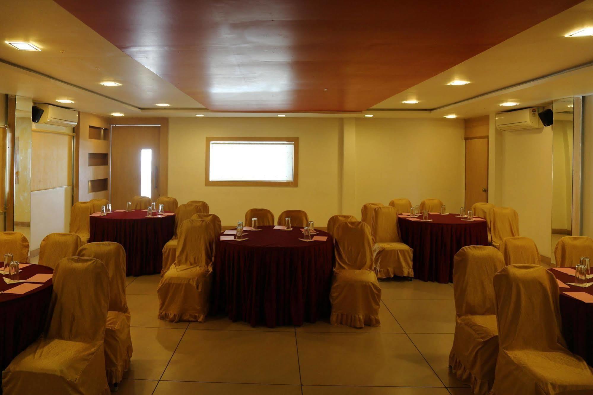 Continental Park Hotel Vijayawāda Esterno foto