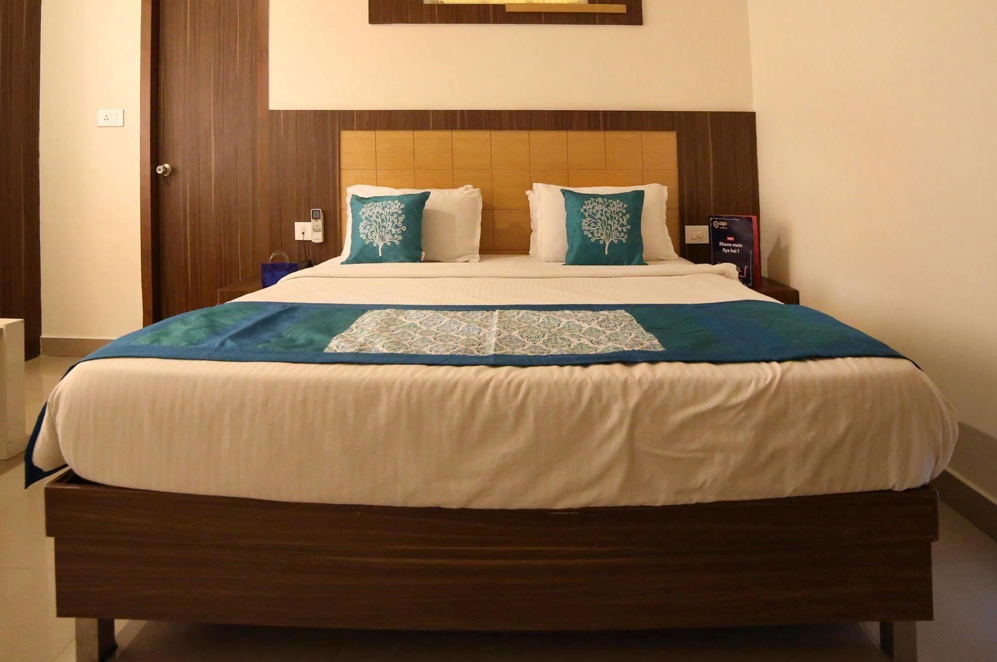 Continental Park Hotel Vijayawāda Esterno foto